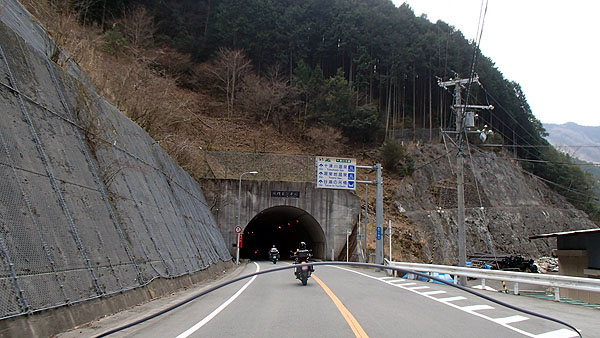 谷瀬の吊橋まであと１２ｋｍ地点を通過